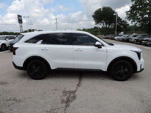 New 2026 Kia Sorento LX FWD image 4