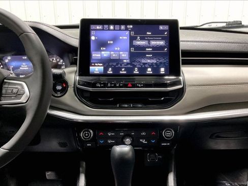 Used 2023 Jeep Compass Limited image 6