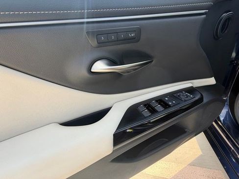 Used 2025 Lexus ES 350 w/ Premium Package FWD image 11