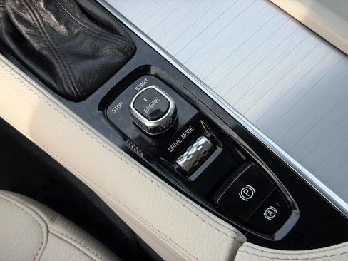 Used 2016 Volvo XC90 T5 Momentum image 38