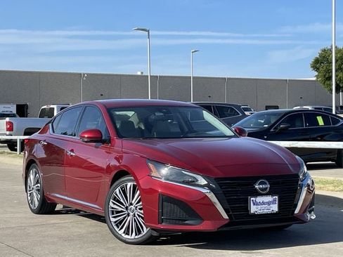 Used 2024 Nissan Altima 2.5 SL FWD image 2