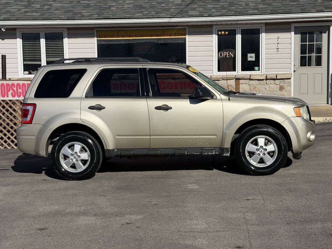Used 2010 Ford Escape XLT AWD/4WD image 7