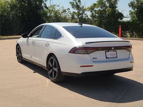 Used 2023 Honda Accord Sport image 2