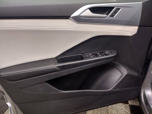 New 2025 Volkswagen Taos SE image 18