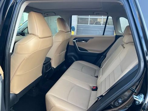 Used 2019 Toyota RAV4 Limited w/ Advanced Technology Package AWD/4WD image 30