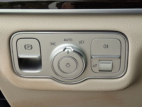 Used 2024 Mercedes-Benz GLE 450 4MATIC image 26