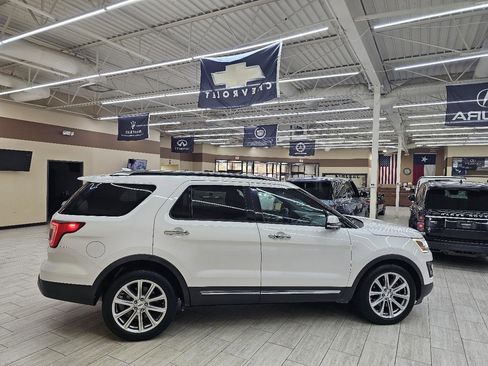 Used 2016 Ford Explorer Limited image 5