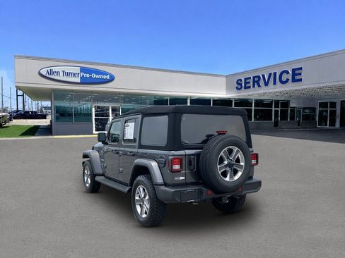 Used 2022 Jeep Wrangler Unlimited Sahara AWD/4WD image 6