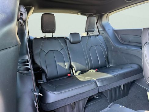 New 2026 Chrysler Pacifica Select AWD/4WD image 37