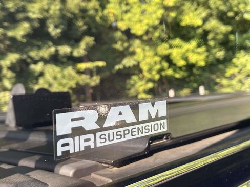 Used 2020 RAM 1500 Limited w/ Black Appearance Package AWD/4WD image 11