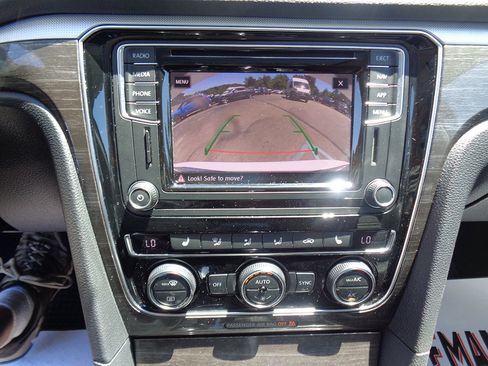 Used 2018 Volkswagen Passat 2.0T SE image 22