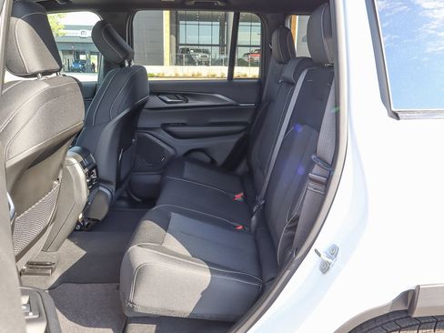 New 2025 Jeep Grand Cherokee Laredo X w/ Luxury Tech Group I image 15