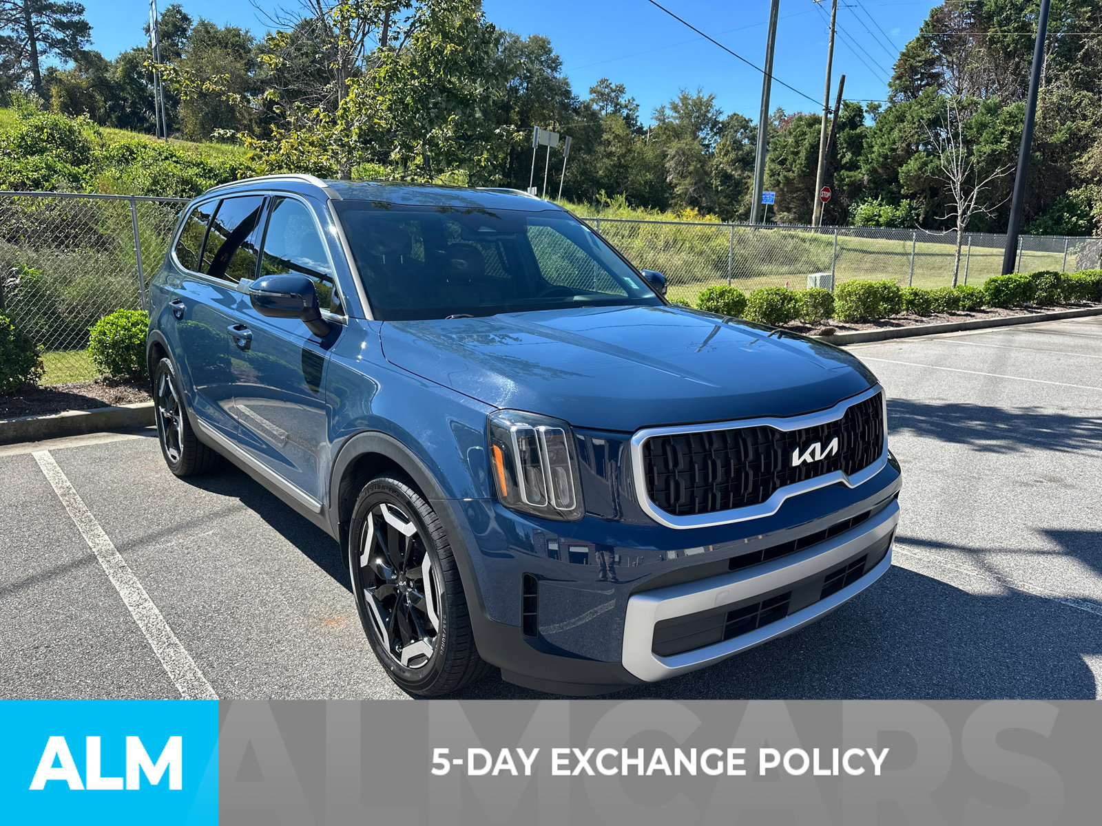 Used 2023 Kia Telluride EX FWD image 3