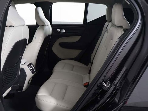 Used 2024 Volvo XC40 B5 Plus w/ Protection Package Premier image 32