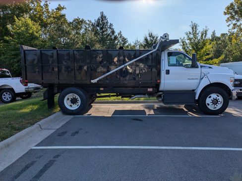 Used 2022 Ford F750 2WD Regular Cab Super Duty image 3