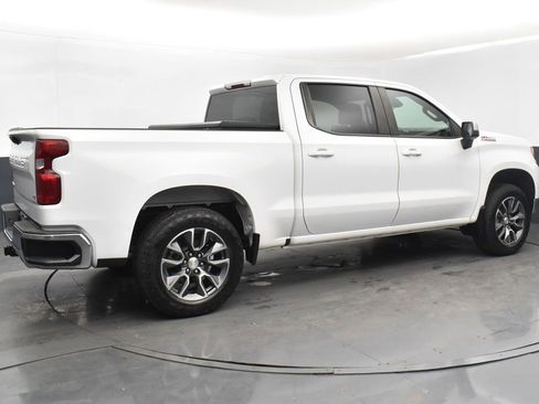 Used 2022 Chevrolet Silverado 1500 LT w/ Z71 Off-Road Package image 7