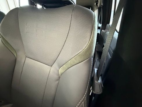 Used 2025 Lexus GX 550 w/ Accessory Package (32) AWD/4WD image 30