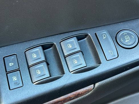 Used 2018 GMC Yukon XL SLE w/ SLE Value Package AWD/4WD image 12