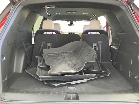 Used 2023 Chevrolet Traverse LT FWD image 19