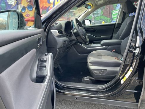 Certified 2023 Toyota Highlander L image 14