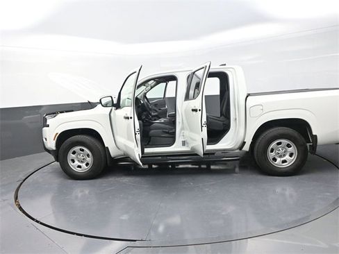 Used 2024 Nissan Frontier S image 38