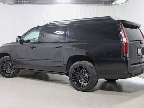 Used 2017 Cadillac Escalade ESV Luxury image 9