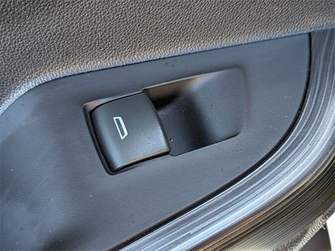 Used 2023 GMC Acadia SLT image 31