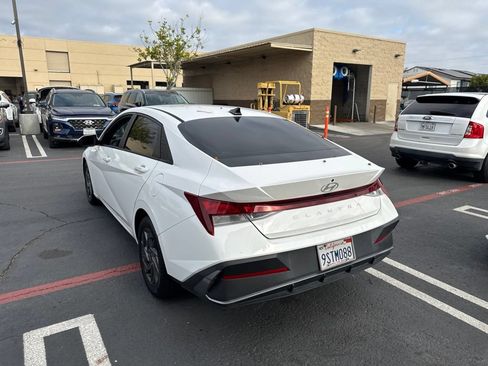 Certified 2024 Hyundai Elantra SEL FWD image 2