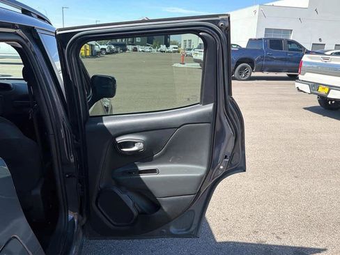 Used 2021 Jeep Renegade Latitude w/ Convenience Group AWD/4WD image 24
