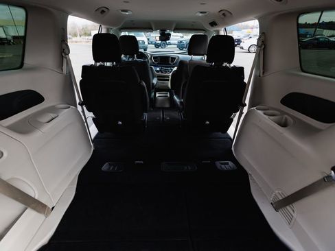 Used 2023 Chrysler Voyager LX FWD image 9
