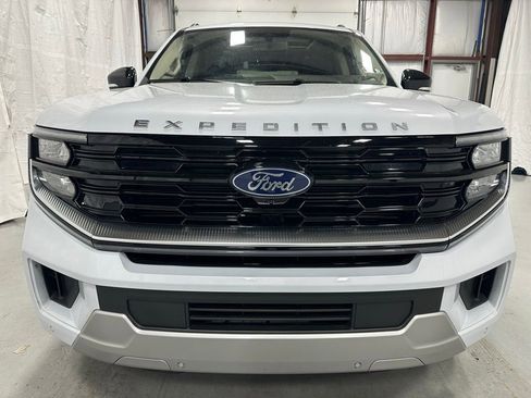 Used 2025 Ford Expedition Max Platinum AWD/4WD image 2