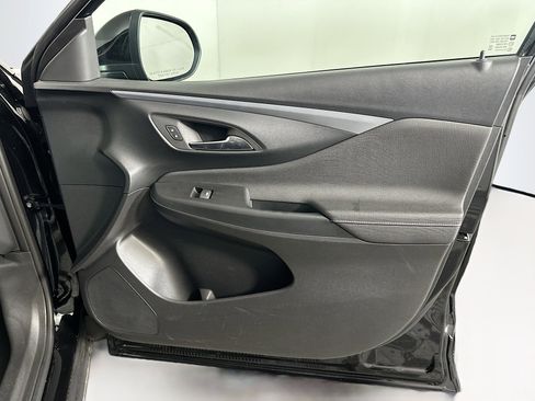 Used 2025 Buick Envista Preferred image 31