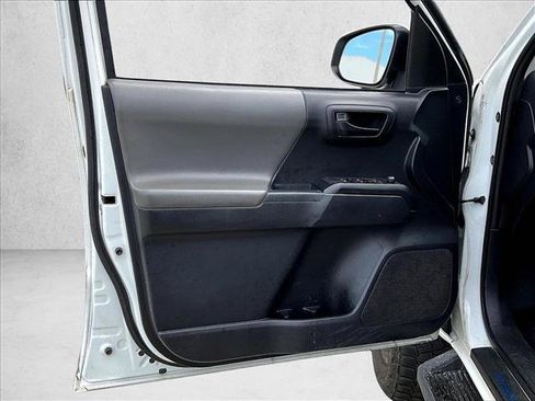 Used 2018 Toyota Tacoma SR RWD image 17