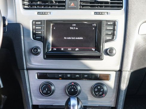 Used 2015 Volkswagen Golf S image 15