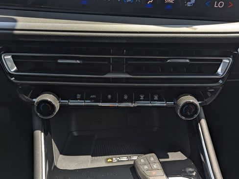 New 2026 Chevrolet Traverse LT image 24