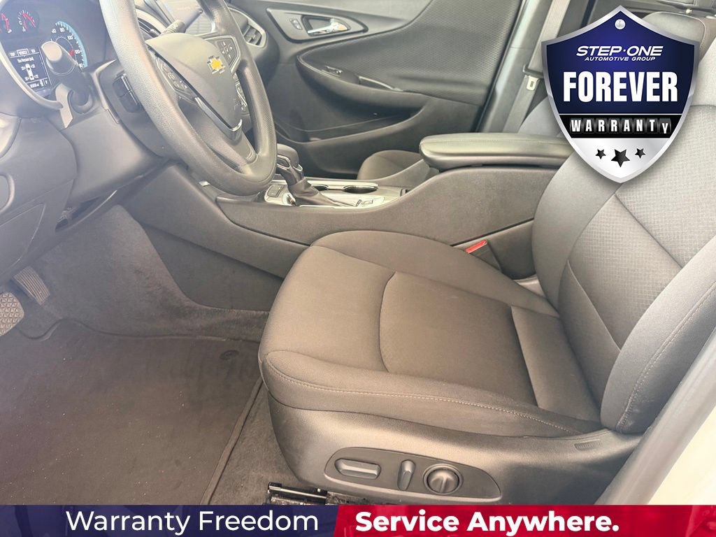 Used 2025 Chevrolet Malibu LT FWD image 13
