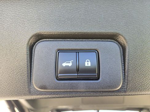 Used 2023 Nissan Rogue Platinum w/ Platinum Premium Package AWD/4WD image 10