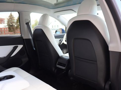 Used 2020 Tesla Model Y Long Range image 18