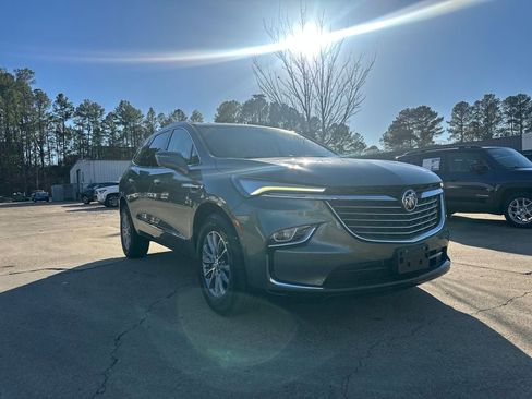 Used 2023 Buick Enclave Essence image 1