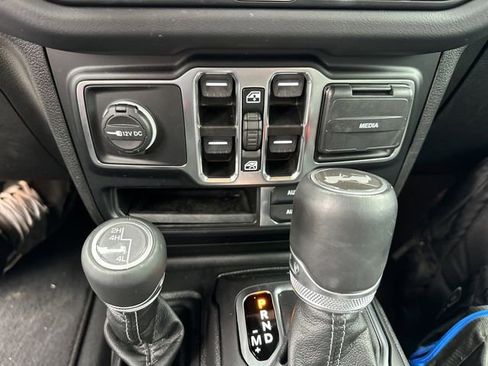 Used 2024 Jeep Wrangler Sahara image 30