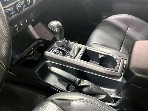 Used 2018 Toyota Tacoma TRD Sport AWD/4WD image 24