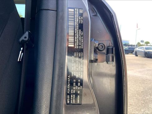 Used 2018 Jeep Renegade Latitude FWD image 36