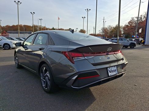 Certified 2025 Hyundai Elantra Sport image 27