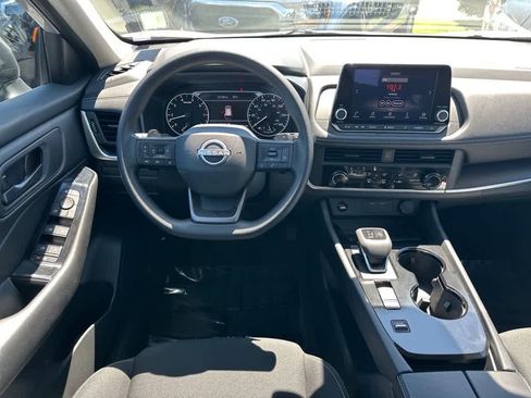 Used 2025 Nissan Rogue S image 10