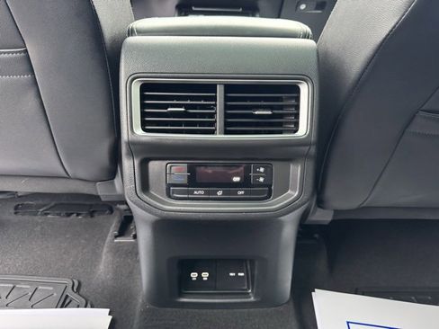 Used 2024 Volkswagen Atlas SE image 29