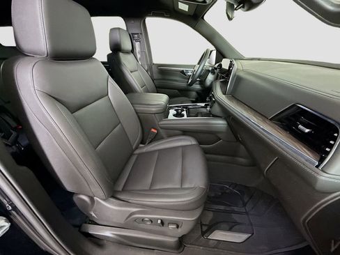 Used 2025 Chevrolet Suburban LT AWD/4WD image 28