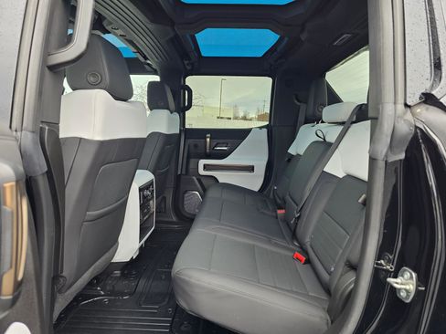 Used 2024 GMC Hummer EV 2X w/ Extreme Off-Road Package image 12