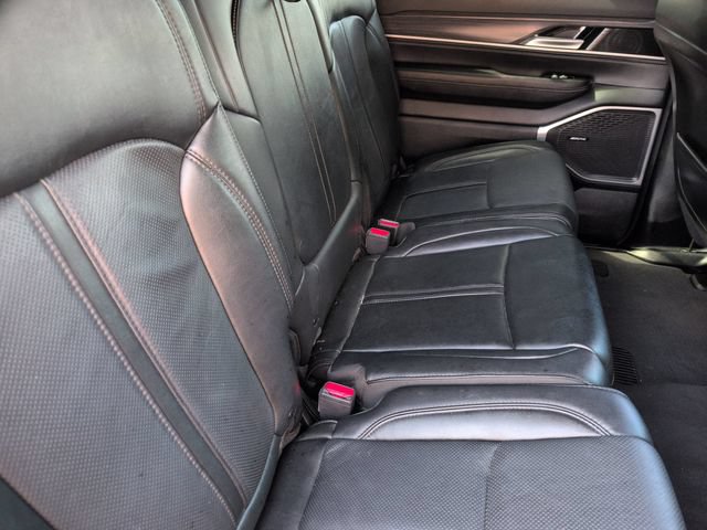 Certified 2023 Jeep Wagoneer L Series II AWD/4WD image 21