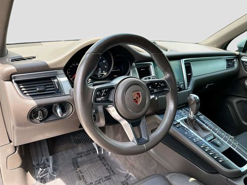Used 2018 Porsche Macan GTS AWD/4WD image 9
