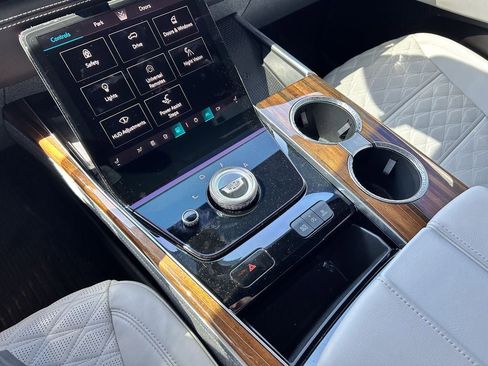 Used 2025 Cadillac Escalade Sport Platinum AWD/4WD image 38